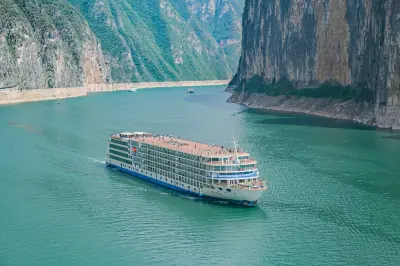 cruise on yangtze river