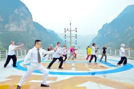 victoria cruise shows