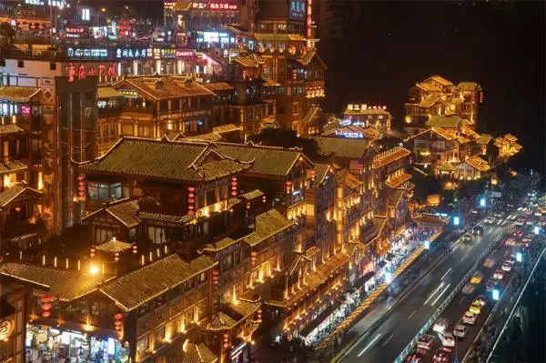 Visit Hongya Cave on Chongqing tour