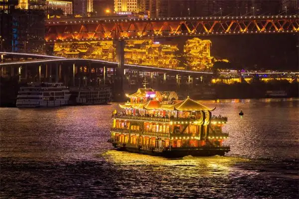 Chongqing Hongya Cave night view