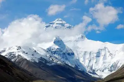 Tibet Enters into Winter Tour Season since November