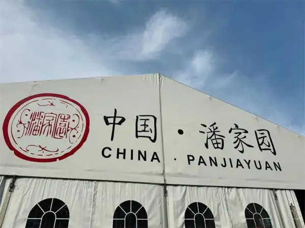 Panjiayuan Market in Beijing China