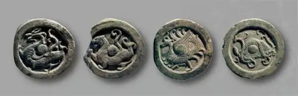 dragon design eave tile of tradtional Chinese architecture