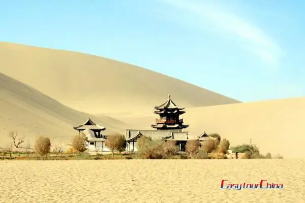 Visit Dunhuang desert in China