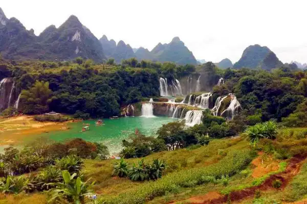 Nanning Coach Tour to Detian Waterfall 