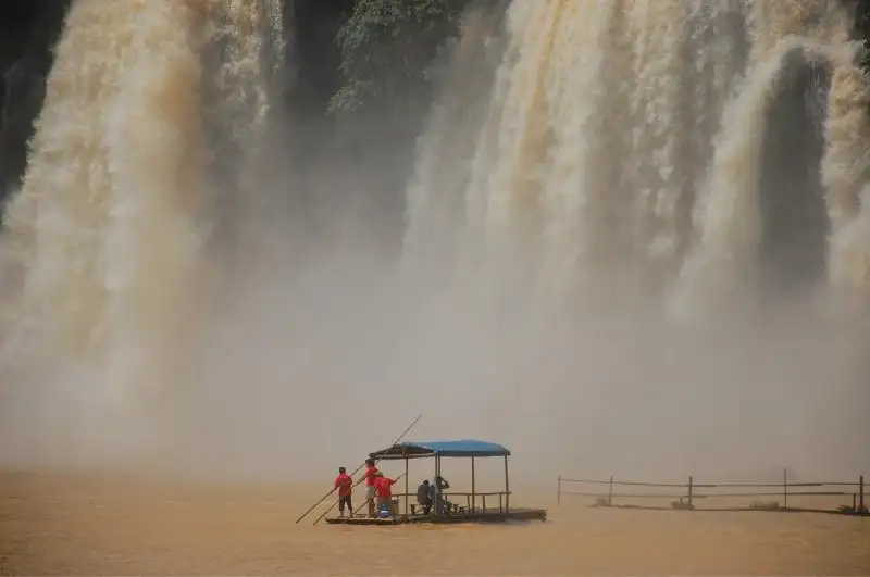 Detian Watarfall bamboo rafting