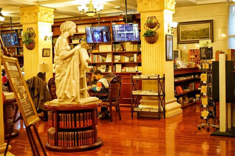 Visit Gogol Book Shop on Harbin tour