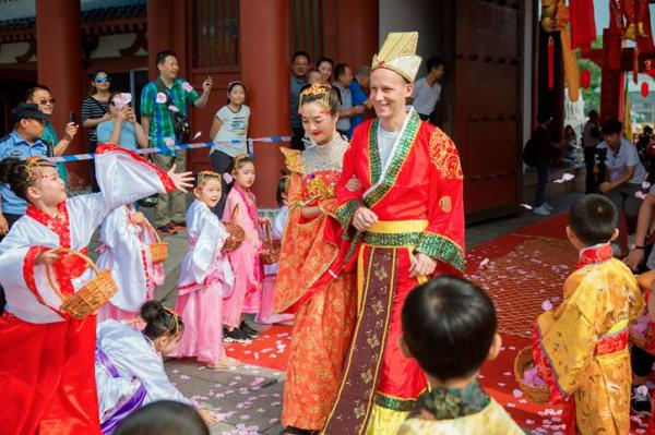 Huaqing Palace Chinese wedding experience