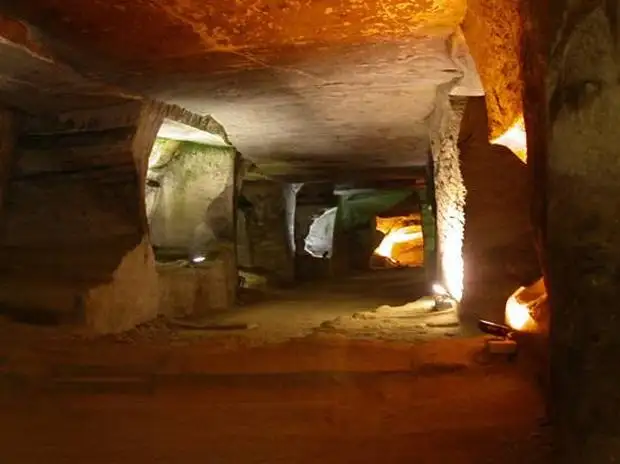 Inside Huashan Grottos