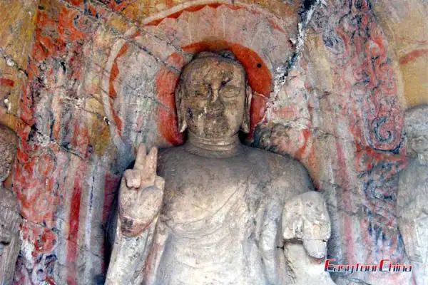 Visit Longmen Grottoes in Luoyang China
