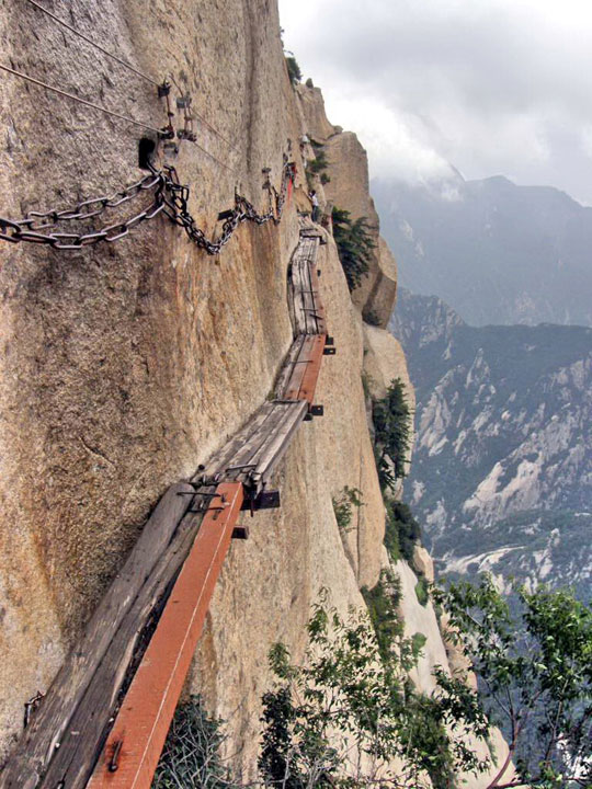 Huashan Changkong Plank Road cliff road