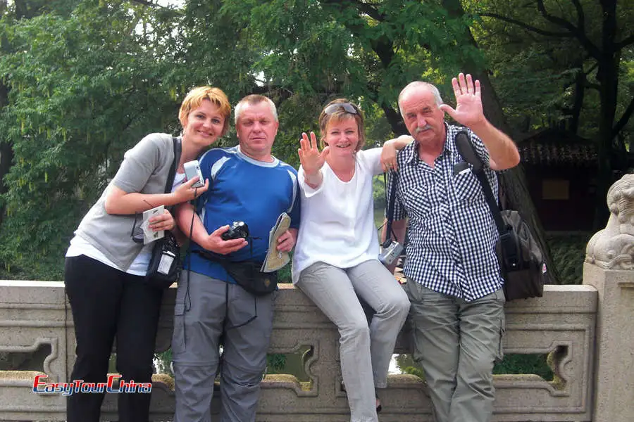 Seniors travel in Shanghai Yu Garden