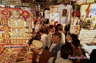 Hong Kong Women Tour: Shopping & Street Eats
