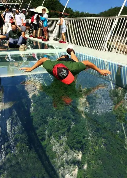 Zhangjiajie glass bridge tourists