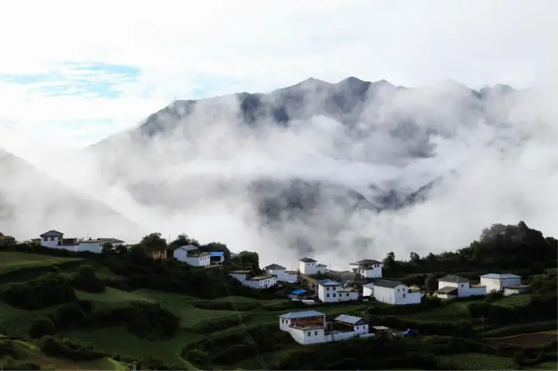 Metog Tibet hiking tour