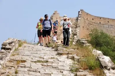 Simatai to Jinshanling Great Wall Bus Tour: Hiking & Sightseeing