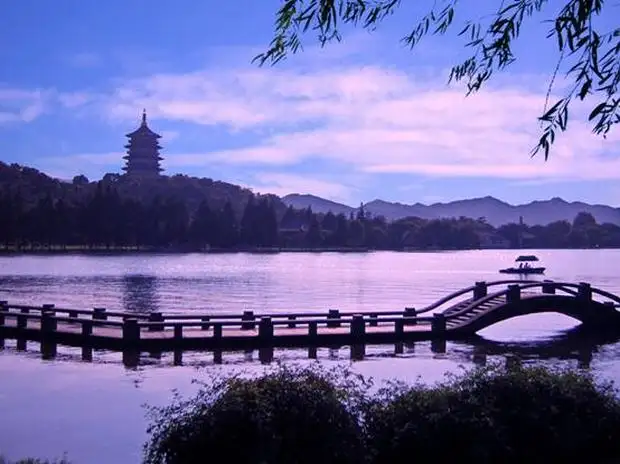 West Lake bridge