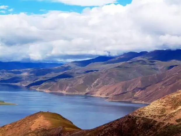 Yamdrok Lake