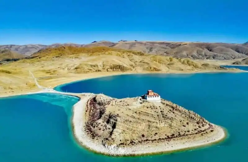 yamdrok lake