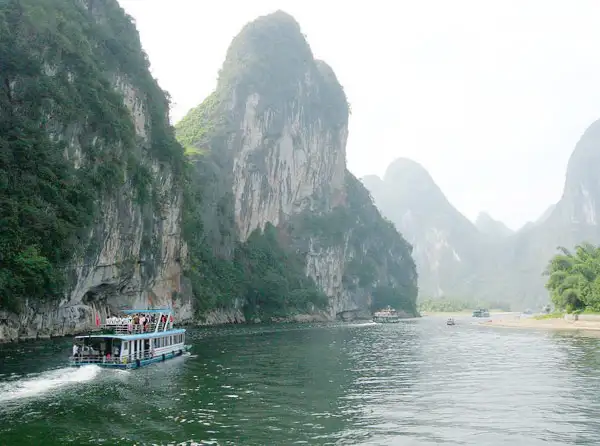Li River Cruise from Guilin to Yangshuo with Karst Landscape