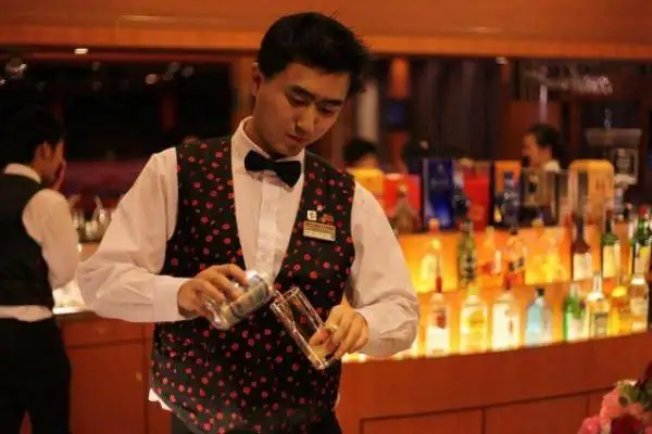 Dinning on Yangtze River Cruise