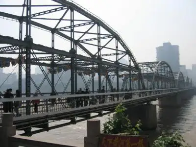 Zhongshan Bridge in Lanzhou: The First Iron Bridge That Defied the Yellow River